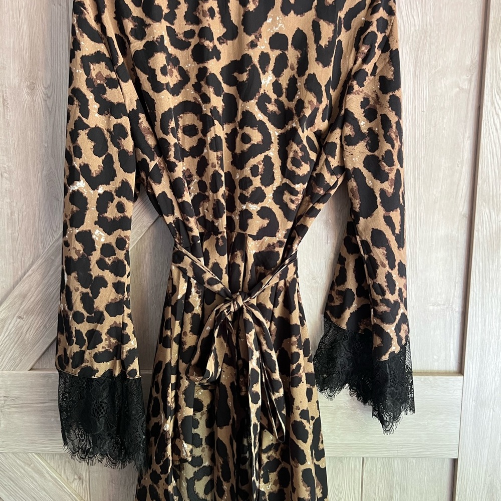 Shein Cheetah High Low top. - Picture 3 of 3